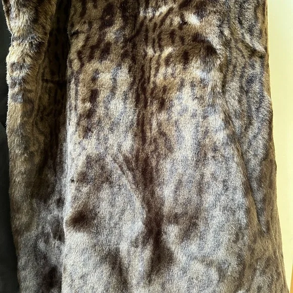Faux fur animal print coat - Picture 8 of 12